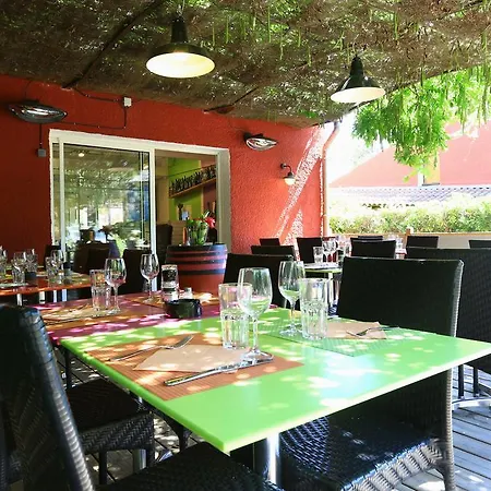 Hotel Kyriad Mas Des Oliviers 3*